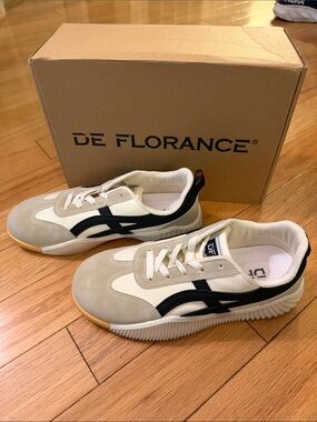 Deflorance Cloudea Women's White and Black sneakers size 8.5 (fits 9.5 to 10)